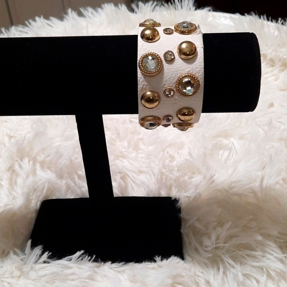 Yik Fung Bracelet - Picture 1 of 6